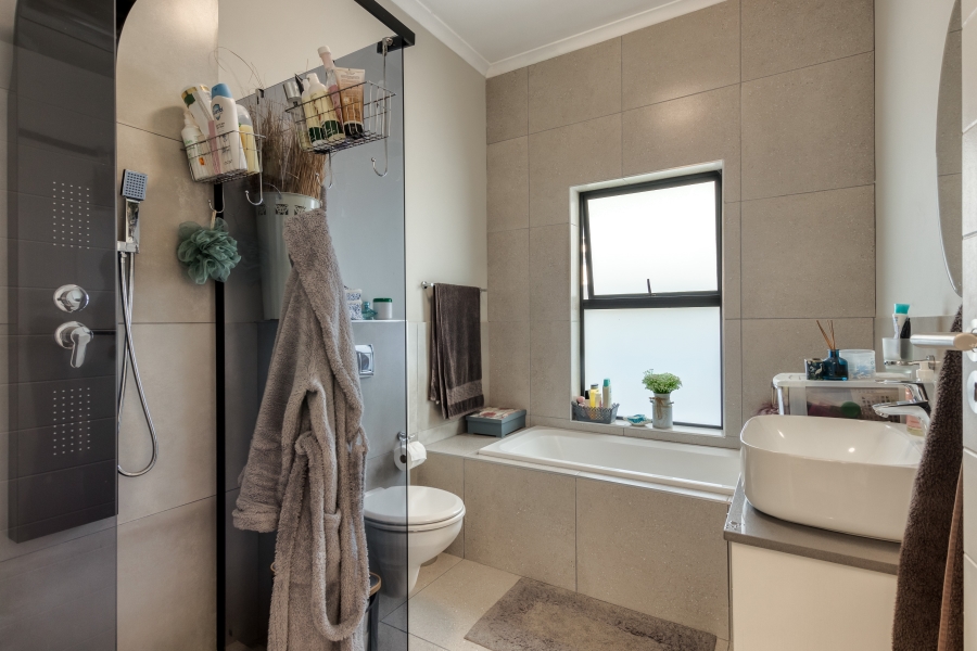 3 Bedroom Property for Sale in Aan de Wijnlanden Western Cape
